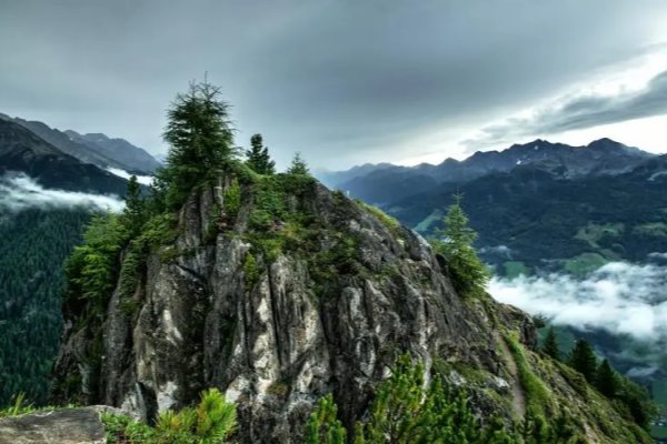 班主任的两座山峰作文怎么写？