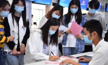 广东一山区县招聘收到700多名硕博报名，为何高学历人才扎堆小县城？