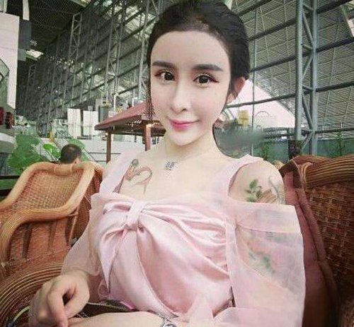 蛇精女孩李蒽熙的资料简介 她为什么被抓获刑了吗