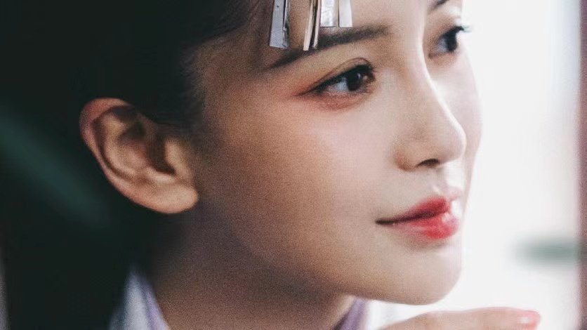 集智能与美貌玩转男人心，如何评价《风起陇西》最美女间谍杨颖？