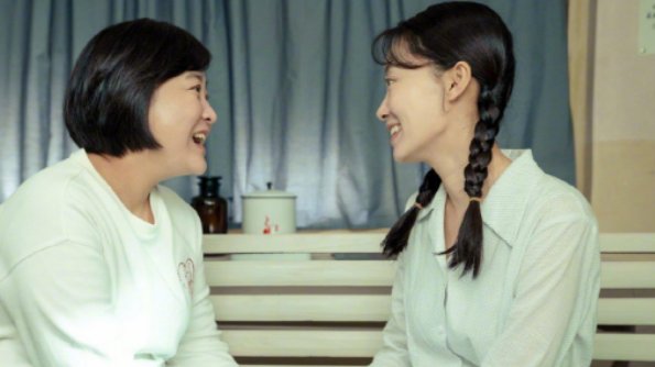 张小斐对贾玲说我们还有好久好久，她们之间有什么感人的故事？