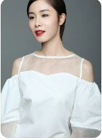 美国名校毕业女子不当白领当群演,她这样有前途吗?