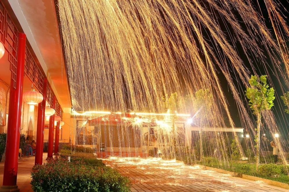 粉饰场面是什么生肖